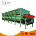 Wood peeling machine